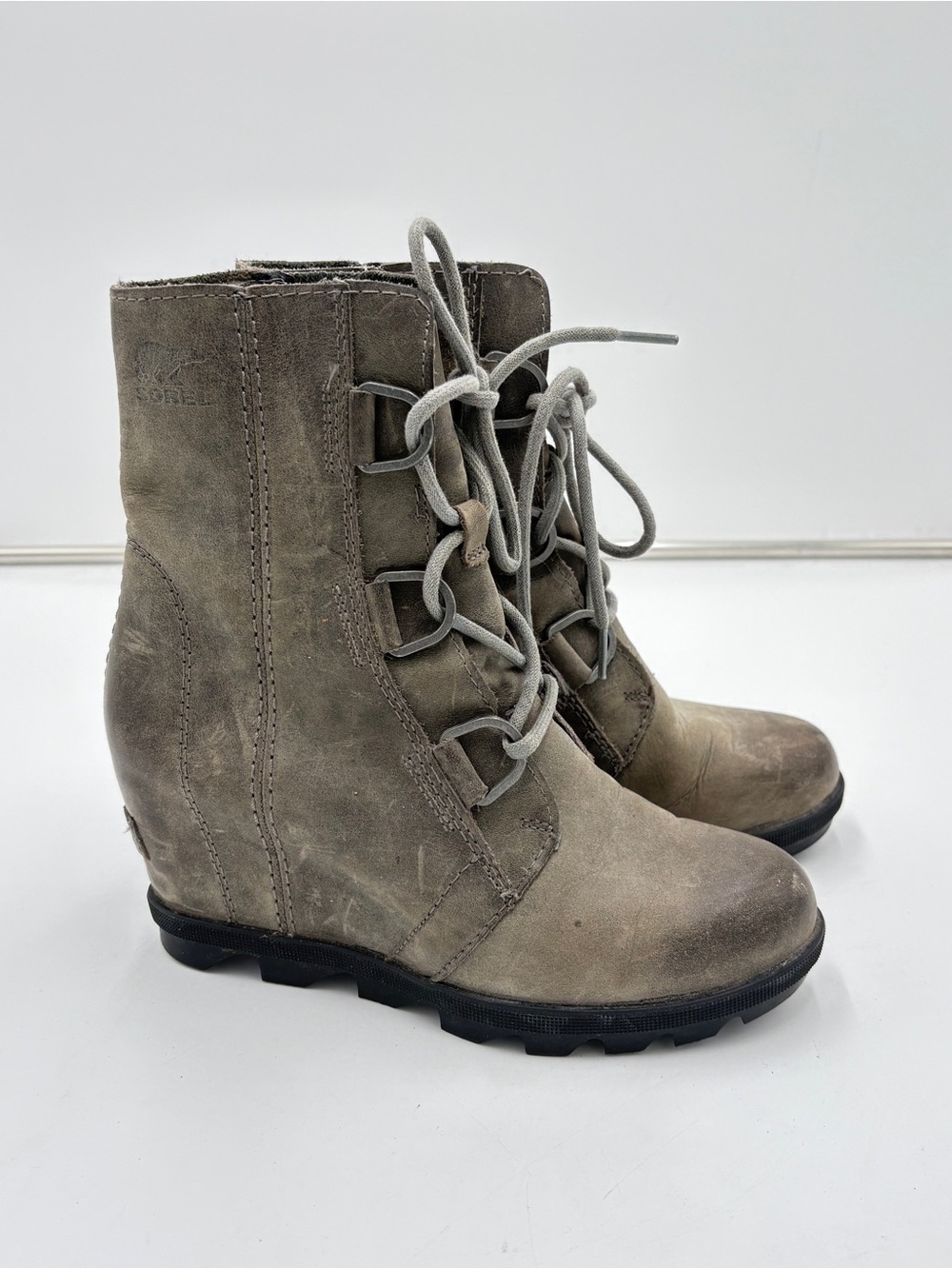 Sorel Joan of Artic Wedge Boots Green Leather Lace Up Waterproof Women’s Size 6